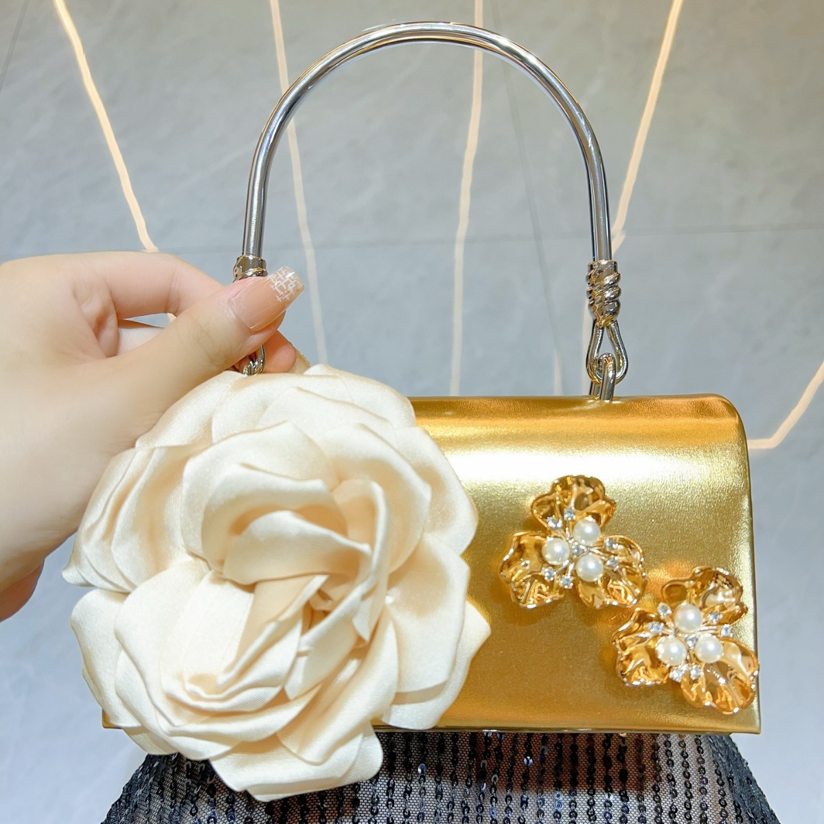 Luxury Gold 3D Flower Clutch B - Luxury Bags White recension och pris