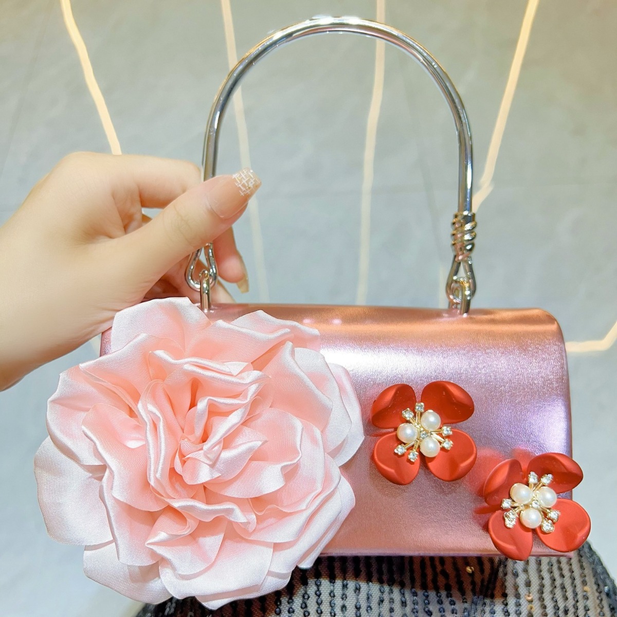 Luxury Gold 3D Flower Clutch B - Luxury Bags White recension och pris