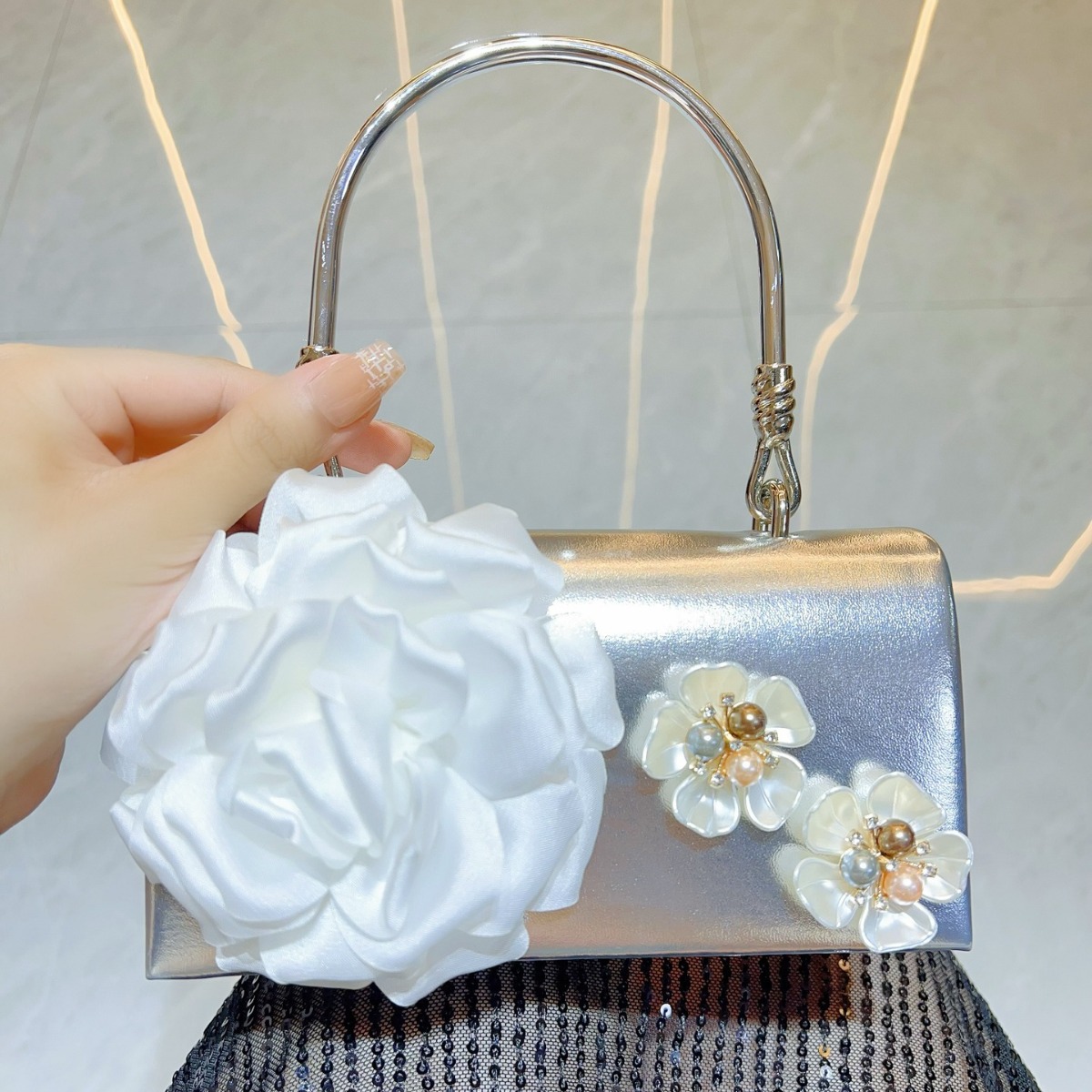 Luxury Gold 3D Flower Clutch B - Luxury Bags White recension och pris